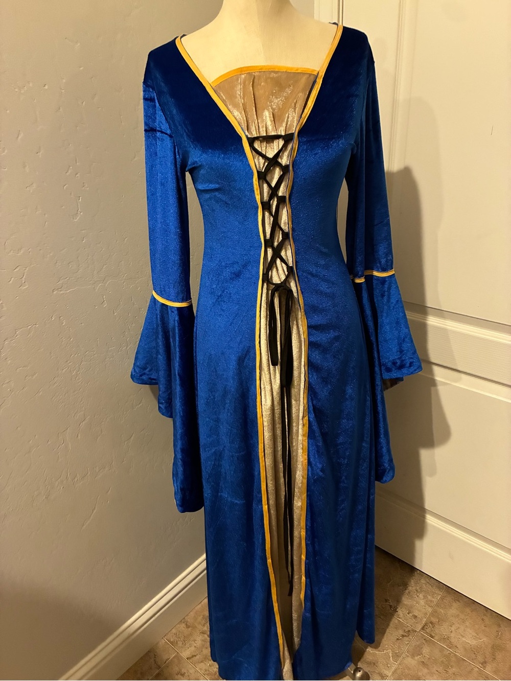 Renaissance medieval velvet maxi dress size S. Lace up bell sleeves.